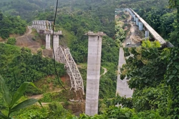 பாலம் கட்டுமானத்தின்போது 17 தொழிலாளர்கள் மரணம்! மேலும் பலர் பலியானதாக அச்சம்