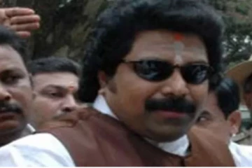 சசிகலா உறவினர் வி.என்.சுதாகரனுக்கு சொந்தமான 21 ஏக்கர் நிலம் முடக்கம்