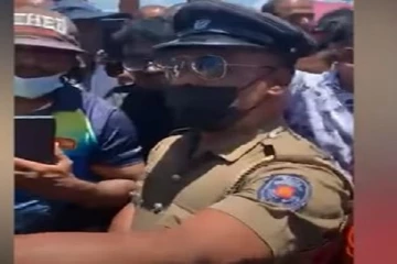 போராட்டத்துக்கு ஆதரவு வழங்கிய பொலிஸ் அதிகாரி புலனாய்வு பிரிவினரால் கைது (Video)