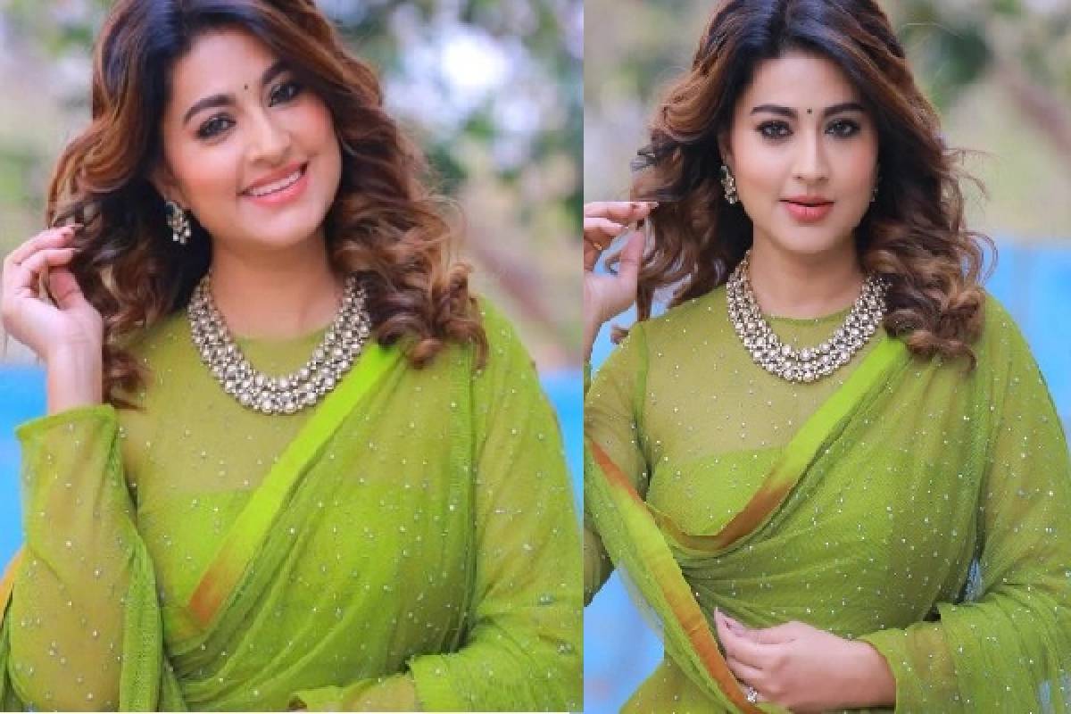 44 வயதிலும் நீச்சல் உடையில் என்ஜாய் செய்யும் சினேகா! யாருடன் தெரியுமா? | 44 Years Old Actress Sneha Swimsuits Photo Viral