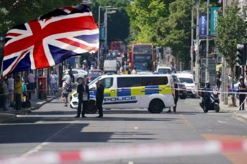 லண்டனில் மர்ம நபர் ஒருவர் நடத்திய கத்திக் குத்து தாக்குதல்: சிறுவன் பலி,பலர் காயம்