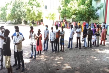 தமிழகத்தில் தலை தூக்கும் தடுப்பூசி தட்டுப்பாடு - திருப்பி அனுப்பப்படும் பொதுமக்கள்