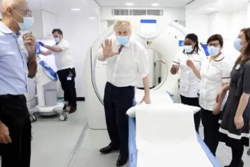 பிரித்தானிய பிரதமர் போரிஸ் ஜான்சனுக்கு திடீரென அறுவை சிகிச்சை! நடந்தது என்ன?