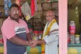 பெட்டிக்கடை வைத்து மருத்துவராக்கிய தந்தைக்கு.. மகன் கொடுத்த வியக்க வைக்கும் பரிசு