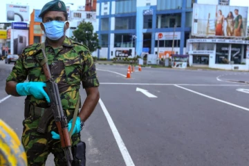 රට නැවතත් lockdown..? "Omicron සුනාමියක් සේ පැතිරෙනවා" ප්‍රබලයෙකුගෙන් ප්‍රකාශයක්..!