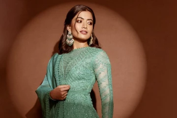 ராஷ்மிகா மந்தனா அழகிய உடையில் கிளாமர் போட்டோஷூட்