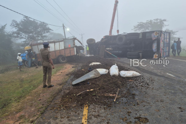 ஓமந்தையில் பாரிய விபத்து : 3 மணிநேரம் தடைப்பட்ட போக்குவரத்து | Major Accident In Omanthai Traffic Disrupted