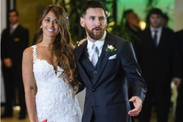 தனது திருமணத்திற்கு வந்த விருந்தினர்களுக்கு மெஸ்ஸி கொடுத்த சிறப்பு பரிசு! புகைப்படங்கள்