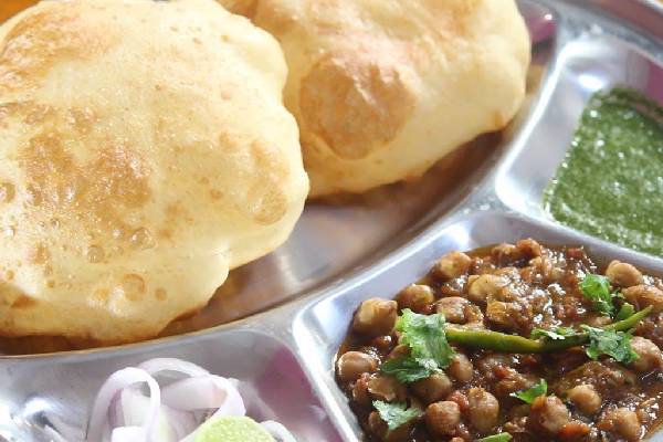 பூஸ்டர் டோஸ் செலுத்தினால் பூரி இலவசம் : சாலையோர வியாபாரியைப் பாராட்டிய பிரதமர் மோடி | Pm Modi Offers Chhole Bhature Booster Shot பூஸ்டர் டோஸ் செலுத்தினால் பூரி இலவசம் : சாலையோர வியாபாரியைப் பாராட்டிய பிரதமர் மோடி | Pm Modi Offers Chhole Bhature Booster Shot