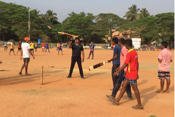 மைதானத்தில் இளைஞர்களுடன் கிரிக்கெட் விளையாடிய மன்சூர் அலிகான் | Mansoor Ali Khan Playing Cricket Youth Ground மைதானத்தில் இளைஞர்களுடன் கிரிக்கெட் விளையாடிய மன்சூர் அலிகான் | Mansoor Ali Khan Playing Cricket Youth Ground