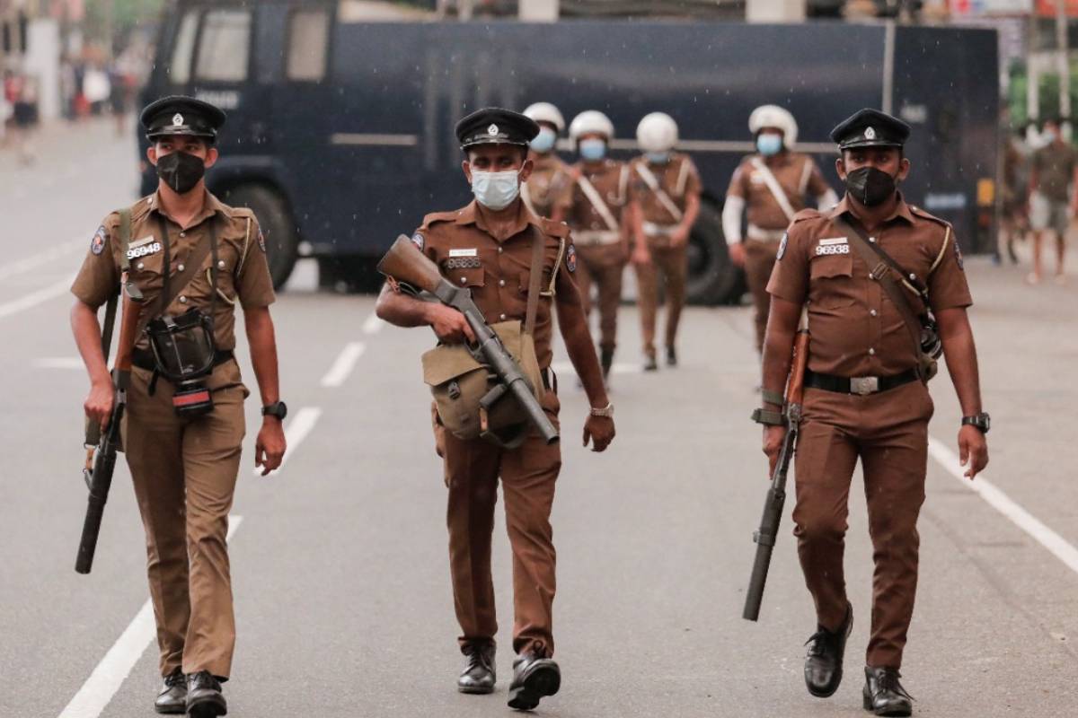 மட்டக்களப்பில் பொலிஸாரின் துப்பாக்கியை பறித்துச் செல்ல முற்பட்ட சந்தேகநபர் | Batticalo Man Gun Arrested