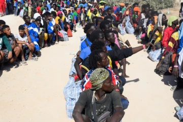 திக்குமுக்காட செய்த 8000 புலம்பெயர்ந்தவர்கள்: சர்வதேச உதவி நாடும் இத்தாலி