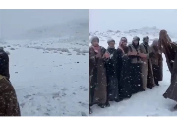 சவுதி அரேபியாவில் பனிப்பொழிவு - அரிய நிகழ்வை உற்சாகத்துடன் கொண்டாடிய மக்கள் - வைரல் வீடியோ