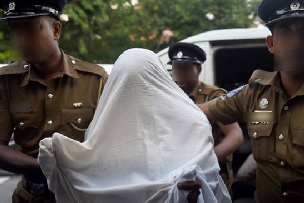 தகாத உறவு;  நித்திரையால் மாட்டிக்கொண்ட காதலன்! | Boyfriend Trapped By Sleep