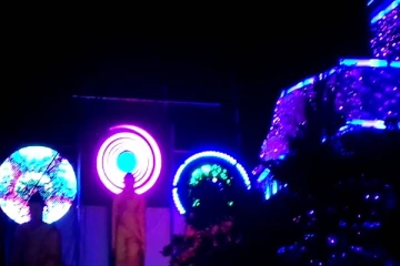 வெசாக் தோரணத்தால் இருவருக்கு நேர்ந்த கதி