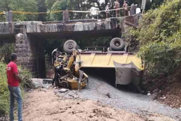 இன்று அதிகாலை இடம்பெற்ற கோர விபத்து ; பலரின் நிலை கவலைக்கிடம்