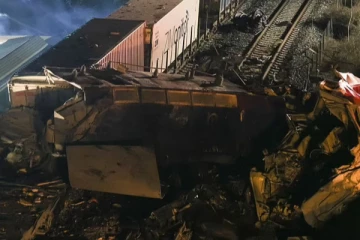 දුම්රිය දෙකක් එකිනෙක ගැටී බරපතල අනතුරක්..26ක් මරුට(PHOTOS).