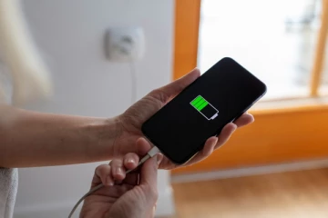 போன் பேட்டரியை அதிக நேரம் பயன்படுத்த வேண்டுமா? இந்த தவறை செய்யாதீங்க