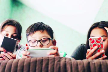 மாலை நேரம் மட்டும் மொபைல் பயன்படுத்தாமல் இருந்தால்... சுவாரஸ்ய சுவிஸ் ஆய்வு