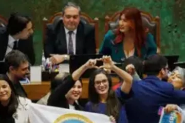 வாரத்திற்கு 40 மணி நேரம் மட்டும் வேலை பார்த்தால் போதும் புதிய சட்டம் கொண்டுவந்த நாடு