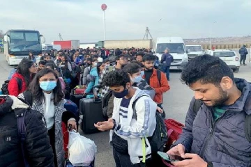 ஆபரேஷன் கங்கா; உக்ரைன் எல்லைக்கு சென்ற இந்திய அதிகாரிகள்