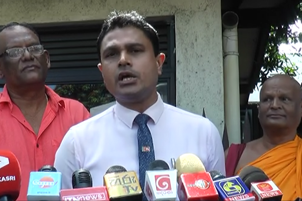 நோயாளர்களை சவப்பெட்டிக்கு அனுப்பும் இலங்கை - உயிருக்கு உத்தரவாதம் இல்லை என்கிறார் ஜாமுனி கமந்த துஷார | Substandard Medicines Used Hospitals In Sri Lanka நோயாளர்களை சவப்பெட்டிக்கு அனுப்பும் இலங்கை - உயிருக்கு உத்தரவாதம் இல்லை என்கிறார் ஜாமுனி கமந்த துஷார | Substandard Medicines Used Hospitals In Sri Lanka