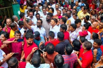 நாமல் ராஜபக்சவிற்கு இலஞ்சம் வழங்கியதாக கூறப்படும் நிமல் பெரேராவை ஏன் கைது செய்யவில்லை! சாகர காரியவசம்