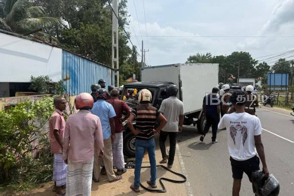 களுவாஞ்சிக்குடியில் பாரிய விபத்து : தெய்வாதீனமாக உயிர் தப்பிய சாரதி | Major Accident In Kaluvanchikudi Driver Survived களுவாஞ்சிக்குடியில் பாரிய விபத்து : தெய்வாதீனமாக உயிர் தப்பிய சாரதி | Major Accident In Kaluvanchikudi Driver Survived