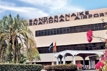 ප්‍රමාද වී ආපු ගමන් මල්ලෙ තිබූ දෙයින් කටුනායක හෙල්ලෙයි - ස්පාඤ්ඤ ජාතිකයෙක් අත්අඩංගුවට
