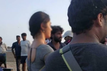 இயக்குனருடன் நெருக்கமாகி நாசமாய் போன 19 வயது நடிகை!! ஆளவிடுங்க என்று ஓடிய முன்னணி நடிகர்..