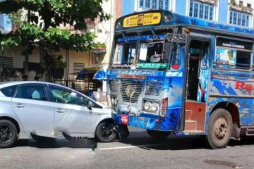 கொழும்பில் காருடன் மோதி பேருந்து விபத்து