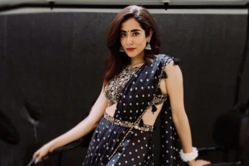 கிளாமர் லுக்கில் பின்னணி பாடகி ஜோனிதா காந்தி.. வைரலாகும் போட்டோஷூட்..