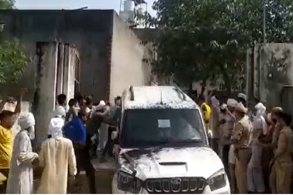 பாஜக எம்எல்ஏவின் கார் அடித்து நொறுக்கப்பட்டதால் பதற்றம் | Umesh Malik Bjp Mla Vehicle Attack Uttar Pradesh