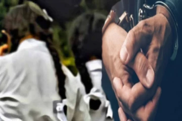 பாடசாலை மாணவிகளிடம் தகாத செயலில் ஈடுபட்ட ஆசிரியர் கைது