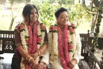 கனடாவில் வசிக்கும் தமிழ்ப்பெண்ணுக்கும், மற்றொரு பெண்ணுக்கும் குடும்பத்தார் முன்னிலையில் நடைபெற்ற திருமணம்!