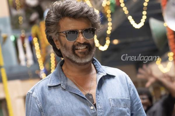 ப்ரீ புக்கிங்கில் மாஸ் காட்ட தொடங்கிய ரஜினியின் கூலி படம்... இதுவரை செய்த கலெக்ஷன் | Rajinikanth Coolie Movie Pre Booking Details
