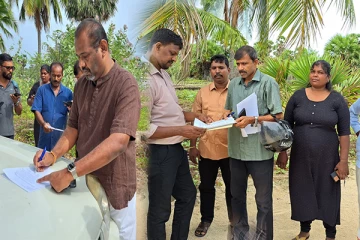 யாழ். உடுத்துறையில் கடற்படைக்கு காணி சுவீகரிக்கும் நடவடிக்கை மூன்றாவது நாளாகவும் முறியடிப்பு!(Photos)