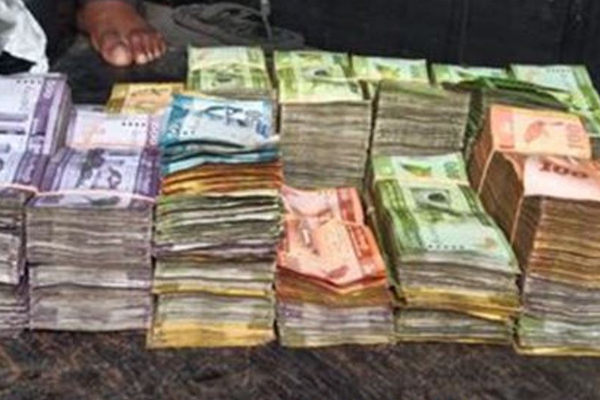 யாழில் ஒன்றரை கோடி ரூபா பணத்துடன் வாகனத்தில் சிக்கிய ஐவர் | 5 Person Arrested With Money
