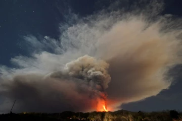 යුරෝපයේ උසම ගිනිකන්ද විධාරණය වෙයි..නවතම දර්ශන මෙන්න..(VIDEO)