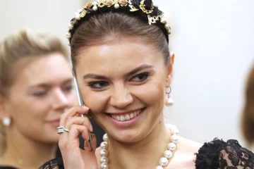 இரகசிய காதலி குறித்த தகவல் கசிந்ததால் தாம் தூமென குதித்த புடின்: கசியவிட்டது யார் தெரியுமா?