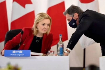 பிரித்தானிய பிரதமர் லிஸ் டிரஸ்சின் நடவடிக்கையால் அதிர்ச்சியில் அரச ஊழியர்கள்!