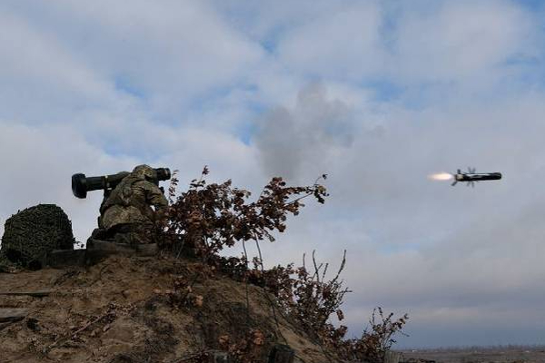 ரஷ்யப் படைகளை மிரள வைக்கும் உக்ரைனின் இரண்டு போராயுதங்கள்! | Urkaine Attack Russia Bayraktar Tb2 Drone Aircraft