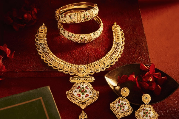 வார முதல் நாளில் மகிழ்ச்சியை ஏற்படுத்திய தங்க விலை | Gold Prices Cheered On The First Day Of The Week