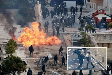 கிரீஸ் டெம்பே ரயில் விபத்து: நினைவு தினத்தில் வெடித்த வன்முறை! கண்ணீர் புகை வீசிய காவல்துறை