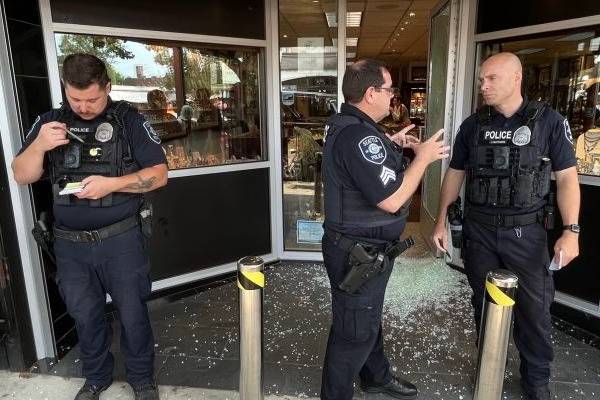 அமெரிக்காவில் 90 வினாடிகளில் இடம்பெற்ற மிகப்பெரிய திருட்டு | Robbery At Menashe Sons Jewelry Store In The Us