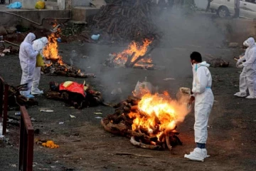 கோவிட் உடல்களை எரிக்க வழியில்லை, பூதவுடல்களுடன் வாழும் அவலம் - உலக செய்திகளின் தொகுப்பு