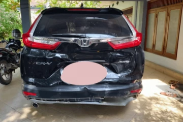 නැ‘හිර පළාත් නිලධාරිනියකගේ දියණිය නිල රථය අවභාවිතා කර සිදු කර තිබූ දෙ...