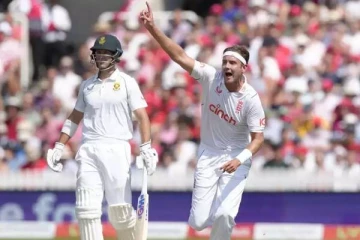 555 விக்கெட்டுகள்! ஒற்றைக் கையில் கேட்ச்.. 36 வயதில் மிரட்டும் வீரர்