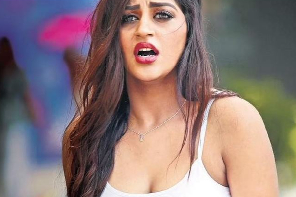 நடிகை யாஷிகாவை பார்த்து நீ இன்னும் சாகவில்லையா என கேட்ட ரசிகர் - யாஷிகா கொடுத்த பதில்: பொதுமக்கள் அதிர்ச்சி! - தமிழ்நாடு