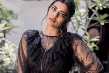 குடும்ப குத்துவிளக்கு நடிகை ஐஸ்வர்யா ராஜேஷா இது.. பாத்டப் புகைப்படம்